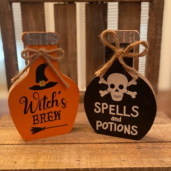 Halloween Potion Bottles Set, Witch’s Brew Potion Bottles, Spells & Potions - Picture 14 of 16
